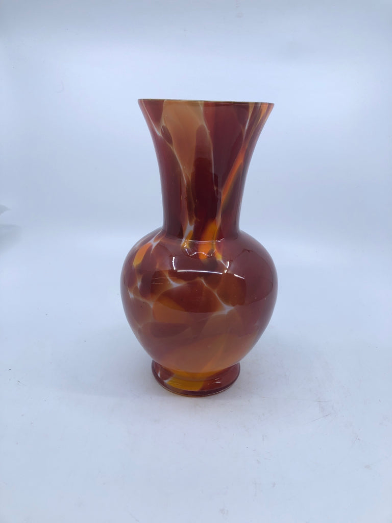 RED/ORANGE MARBLE GLASS VASE.