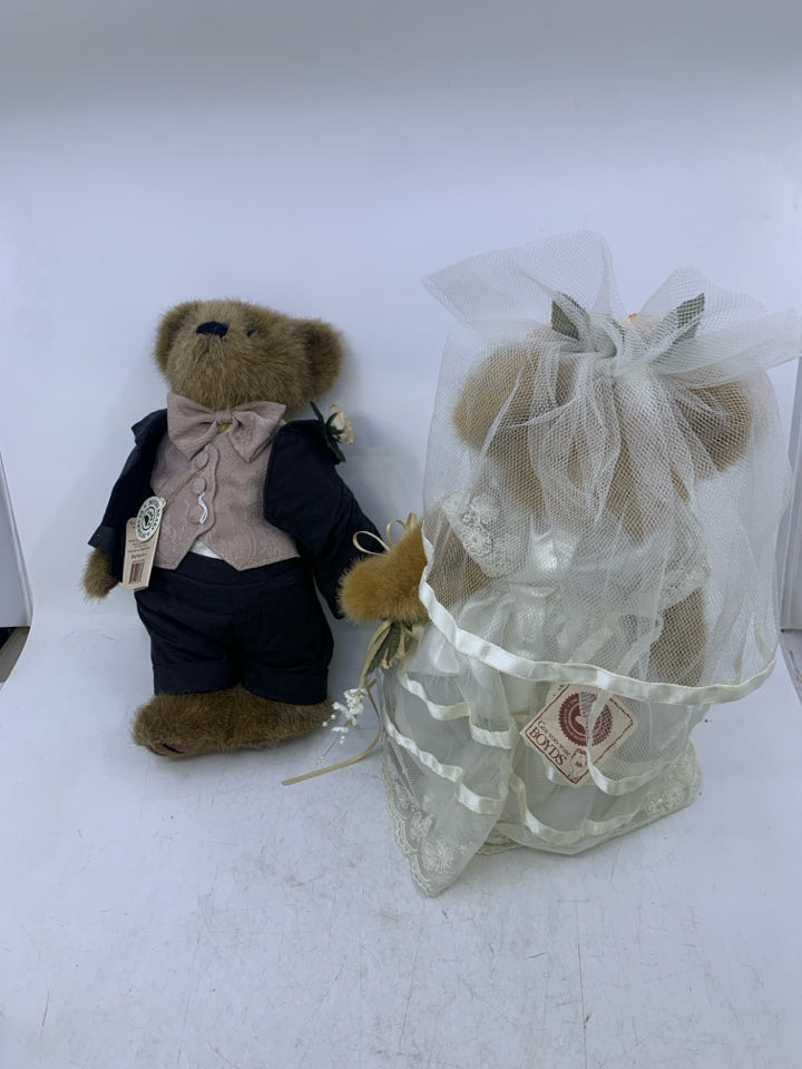 2 PC BRIDE/GROOM BOYDS BEARS.