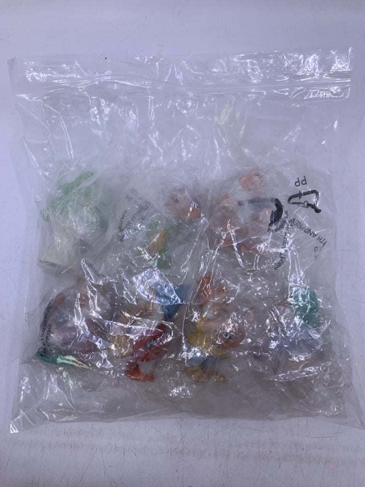 6 OUT OF 7 DWARFS SNOW WHITE CERAMIC FIGURES IN BAG.