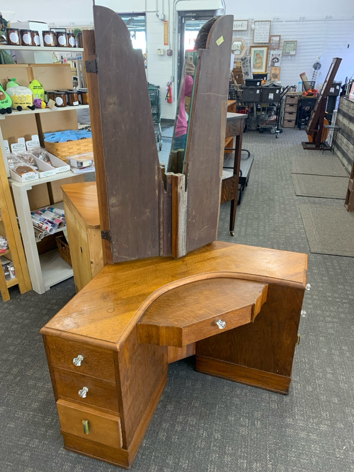 VTG SHORT DRESSER/VANITY W 3 WAY MIRROR.