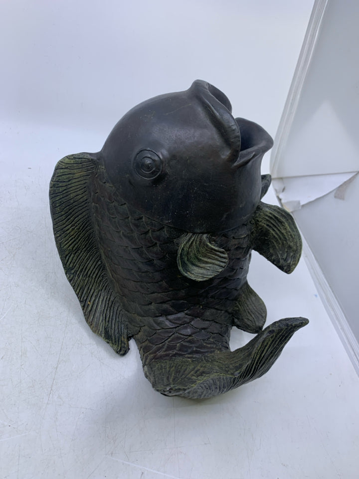 RESIN FISH DECOR W/ TAIL UP.