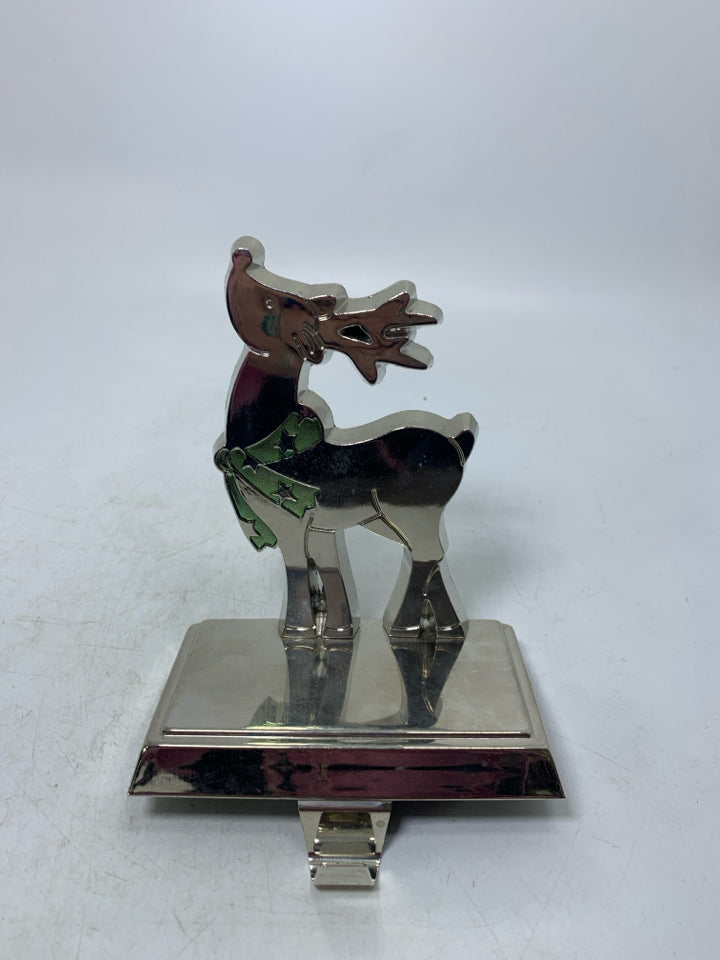 METAL REINDEER W/ GREEN SCARF STICKING HANGER.