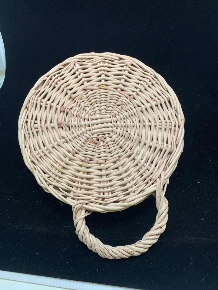 ROUND WICKER HANGING BASKET.
