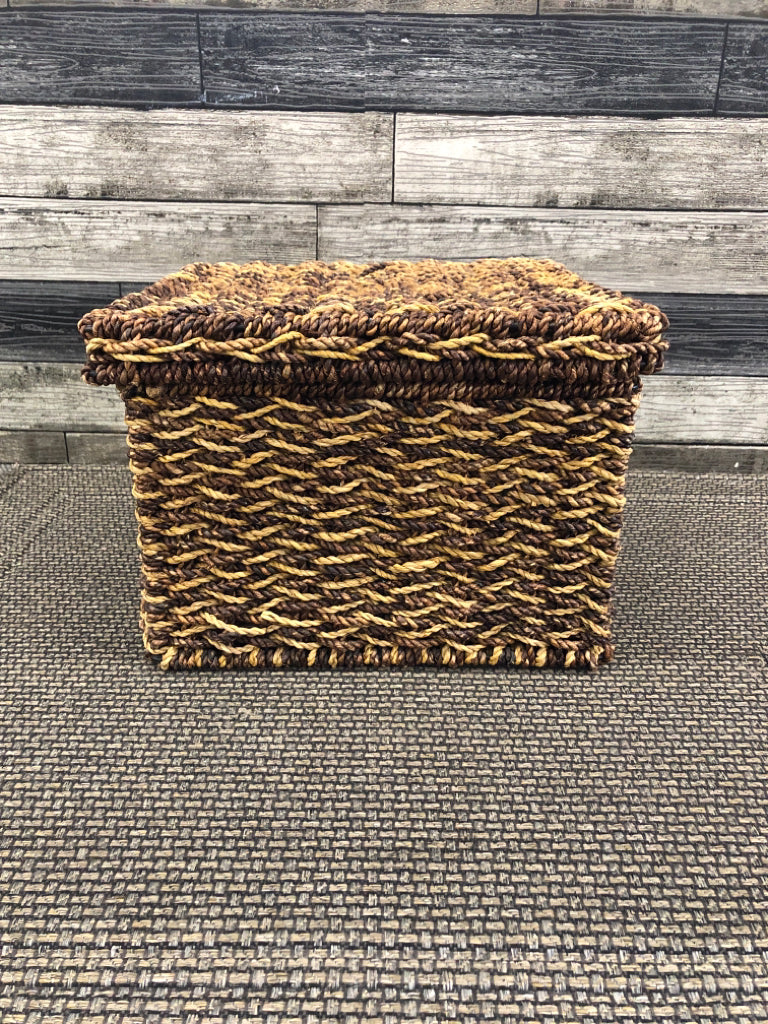 2 TONED LINED SQUARE BASKET W/LID.