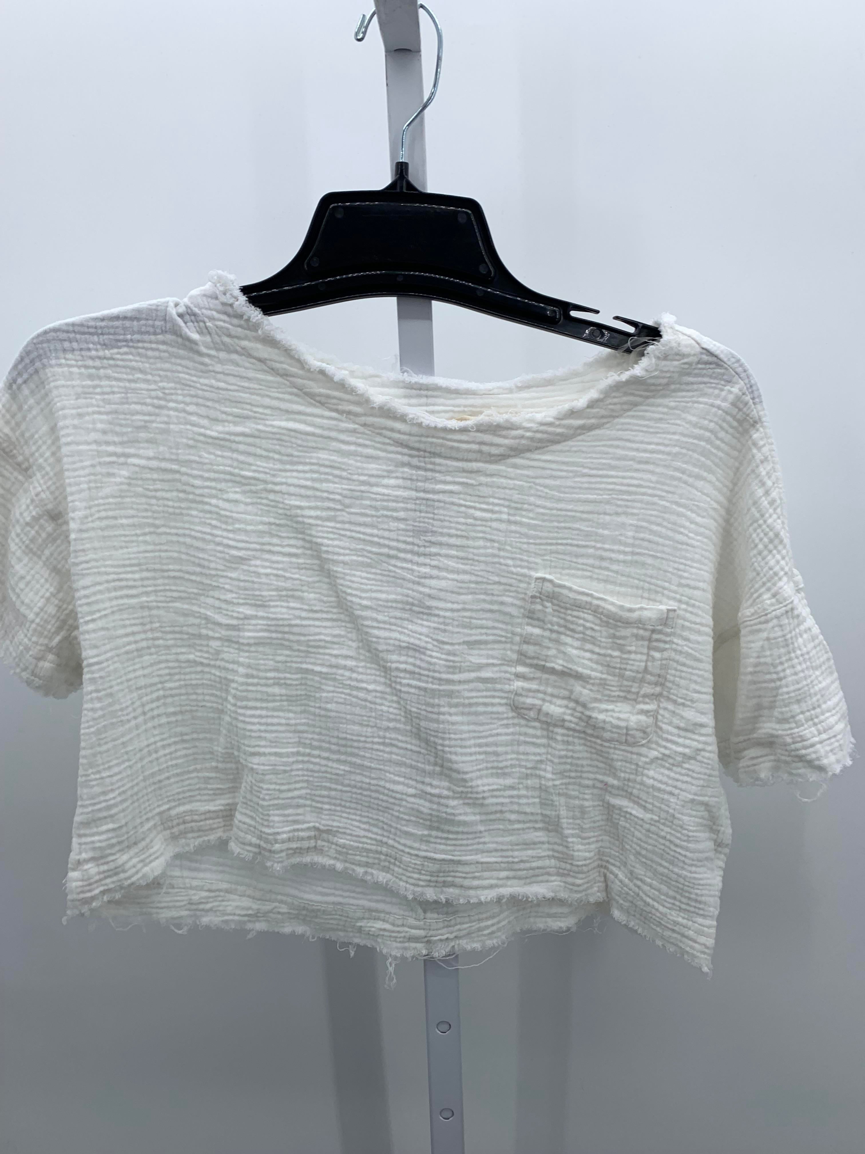 Size Medium Juniors Short Sleeve Shirt