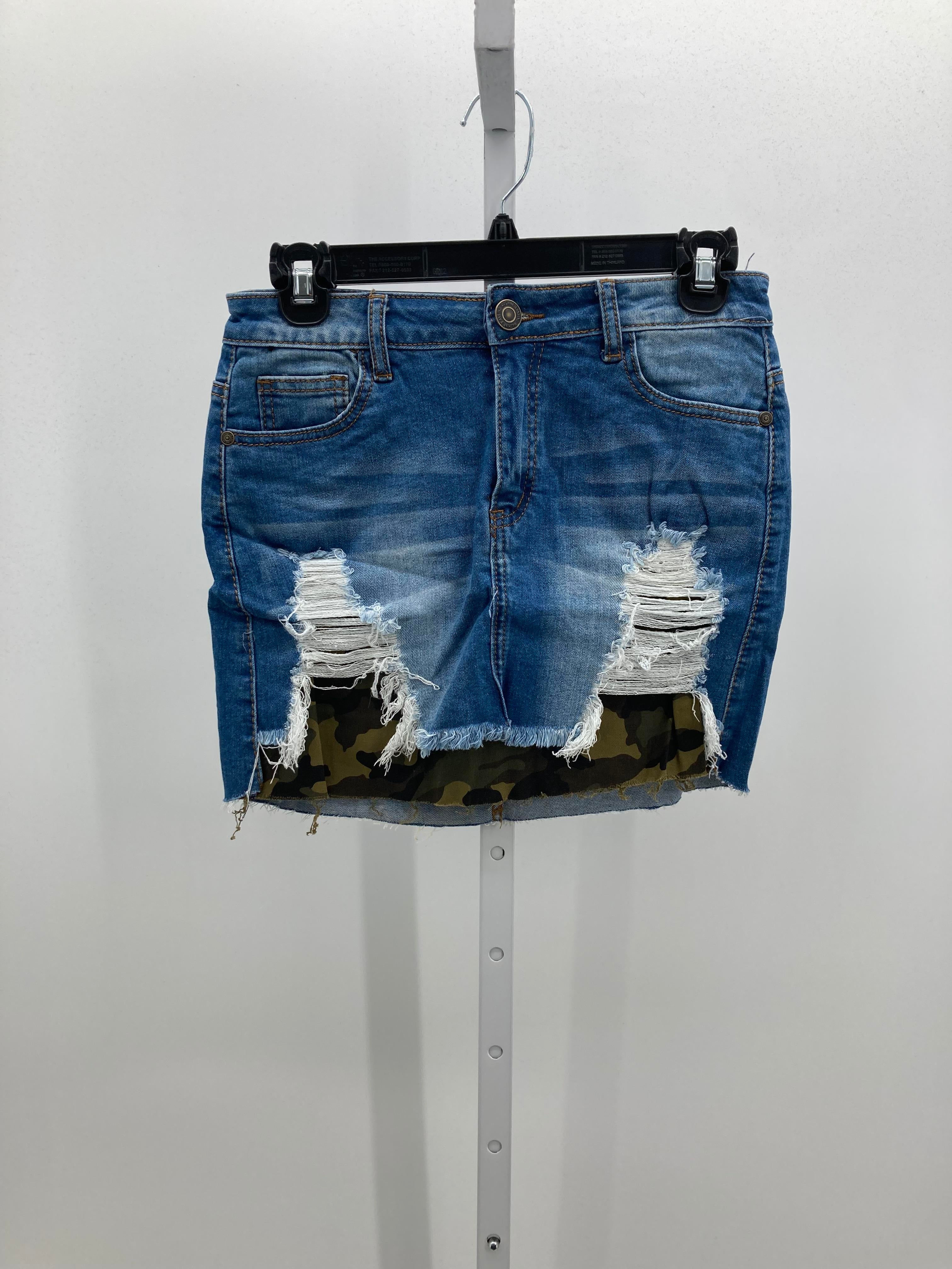Machine Size Medium Juniors Skirt