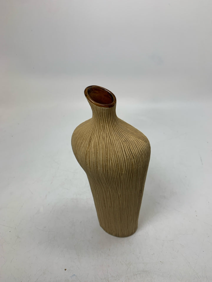 WOOD GRAIN TEXTURED UNEVEN CERAMIC VASE.