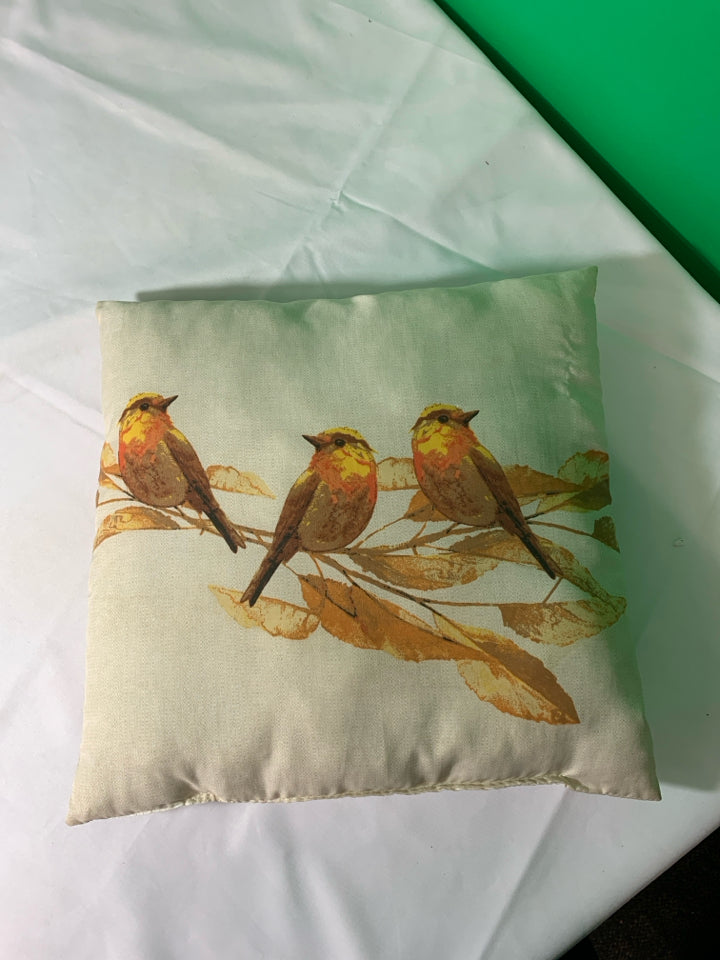 WHITE ACCENT PILLOW 3 ORANGE BIRDS.
