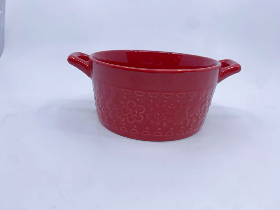 RED SINGLE BAKING DISH W/ EMBOSSED FLOWERS.