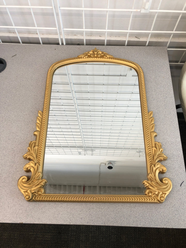 GOLD PAINTED HANGING MIRROR.