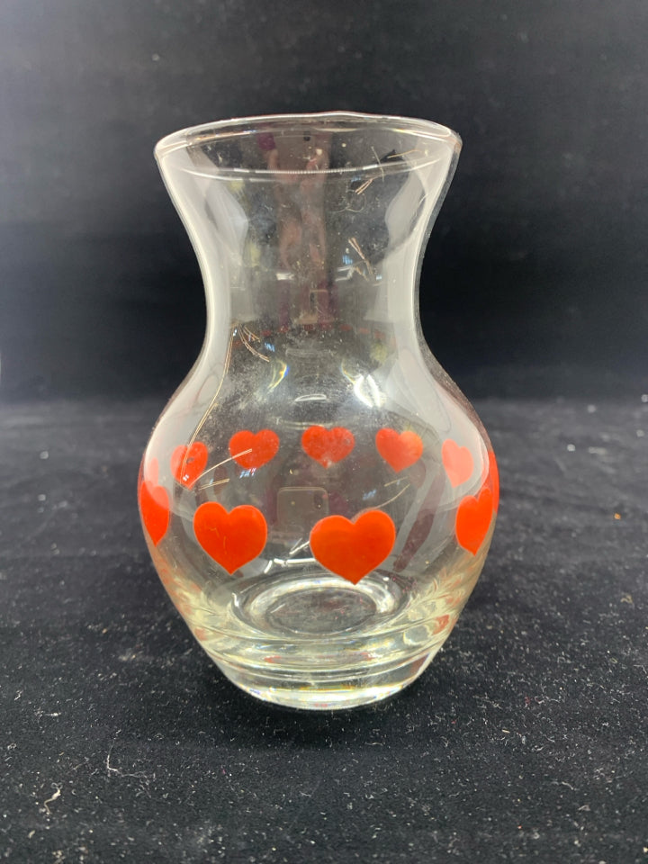 SMALL VASE W HEARTS.