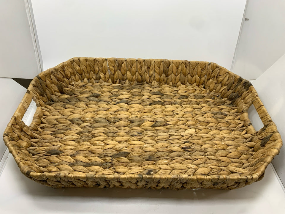 SHALLOW WOVEN BASKET TRAY.