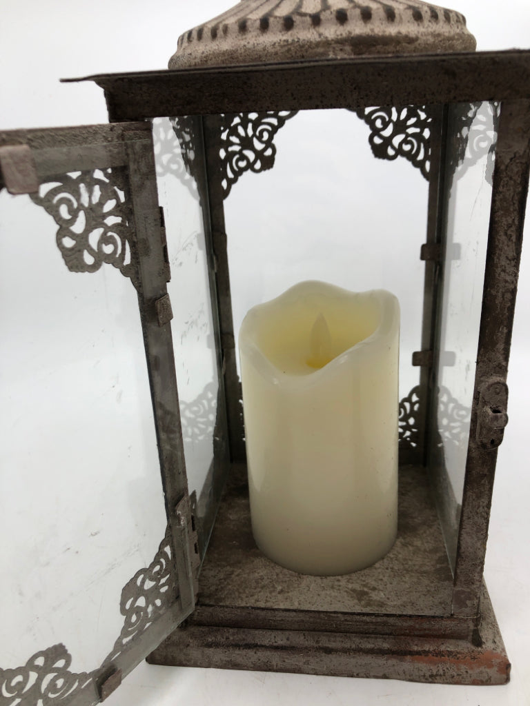 ORNATE DETAILED CANDLE LANTERN W/BATTERY OPERATED CANDLE.