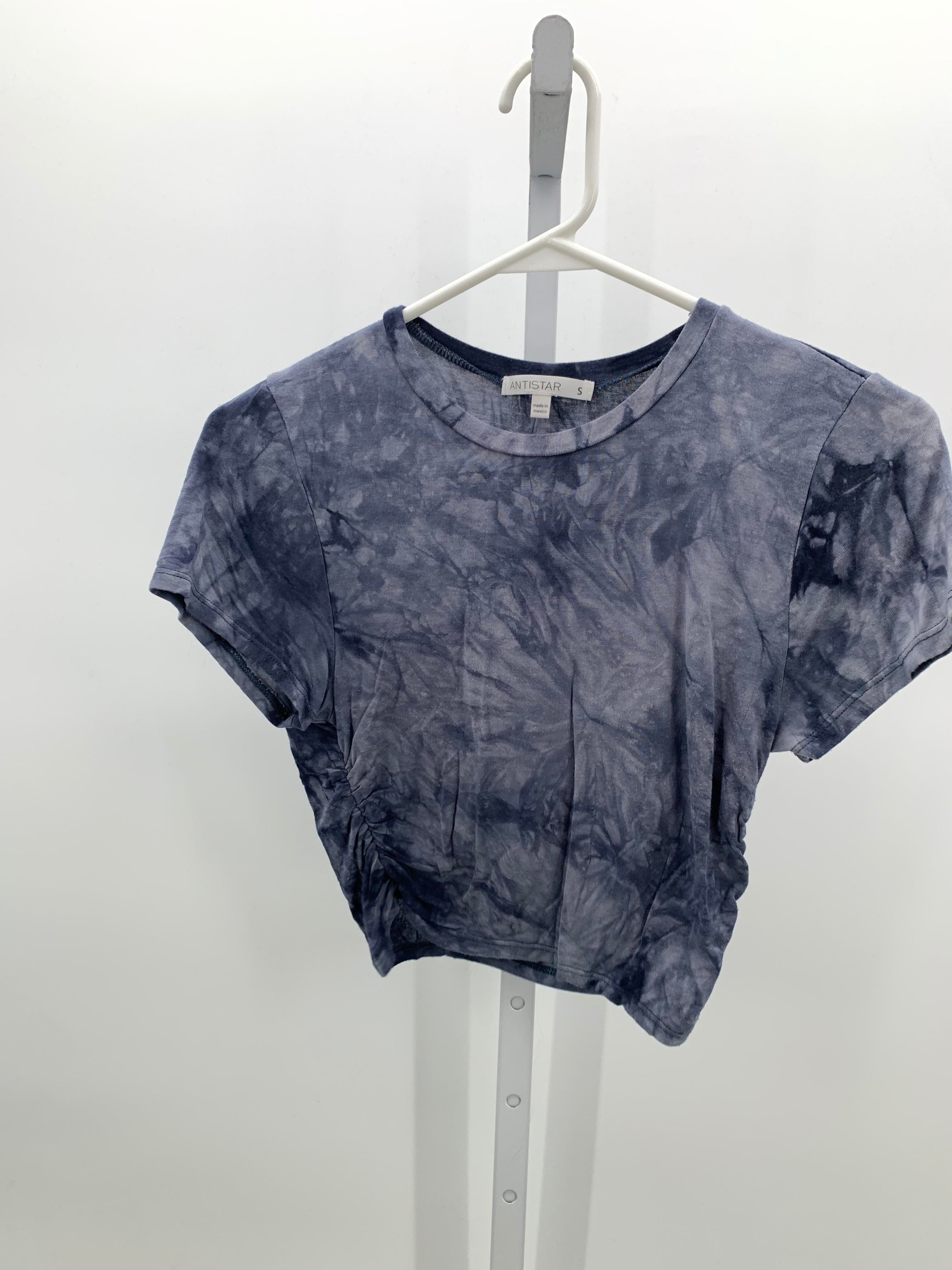 Size Small Juniors Short Sleeve Shirt