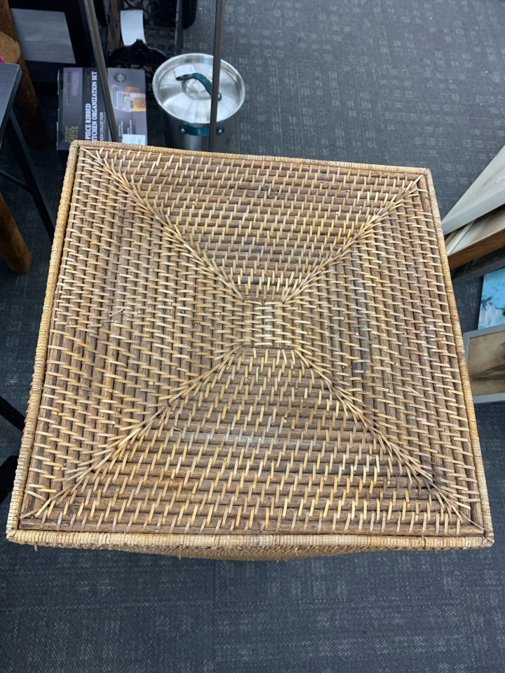 BLONDE TIGHT WOVEN PLANT STAND PILLAR.