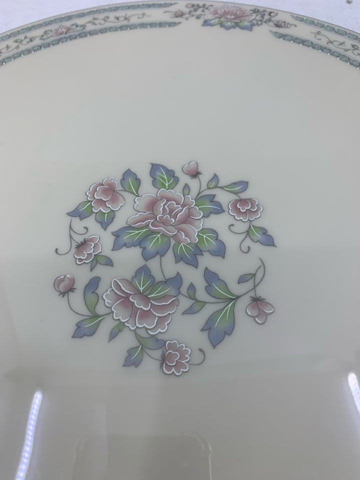 CIRCLE IVORY CAKE PLATE W/ PINK ROSES SILVER DETAILS.