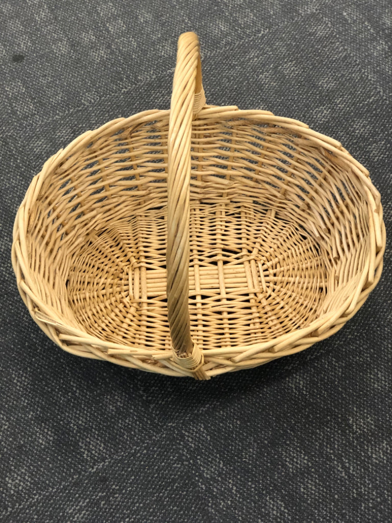 OVAL WICKER BASKET W/LARGE HANDLE.