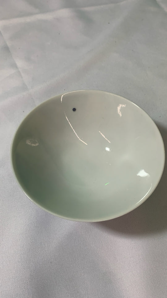 BLUE AND WHITE ASIAN STYLE BOWL.