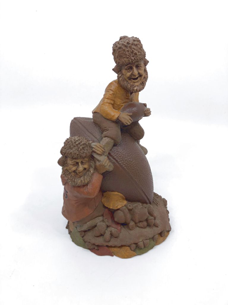 VTG TOM CLARK "SPLIT-T & FLEX-D" CLAY GNOME ON FOOTBALL FIGURINE.