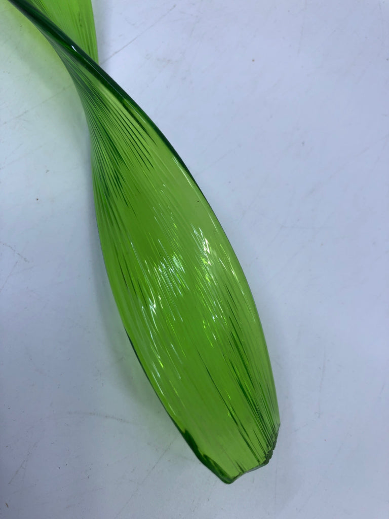 4 GLASS GREEN SPIRALS.