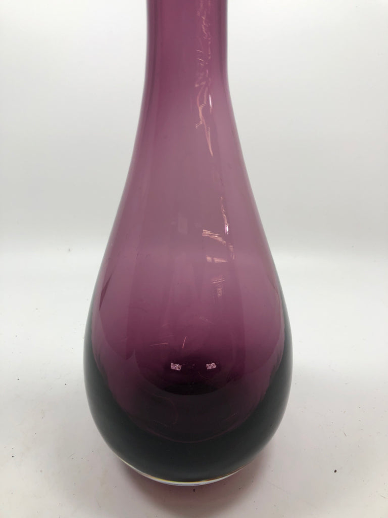 PURPLE BLOWN GLASS NARROW NECK VASE.