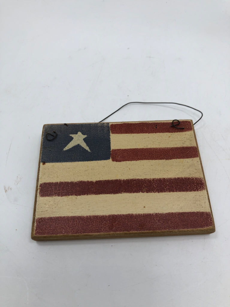 PRIMITIVE WOOD AMERICAN FLAG.