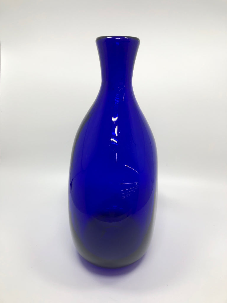 COBALT BLUE GLASS VASE.
