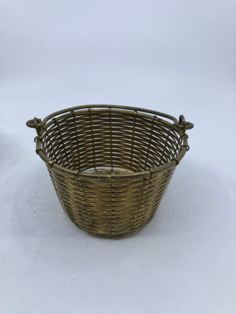 3 GOLD METAL BASKETS W/HANDLES.