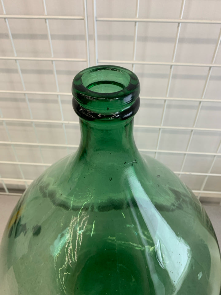 LG GREEN VASE W/ROUND BOTTOM.
