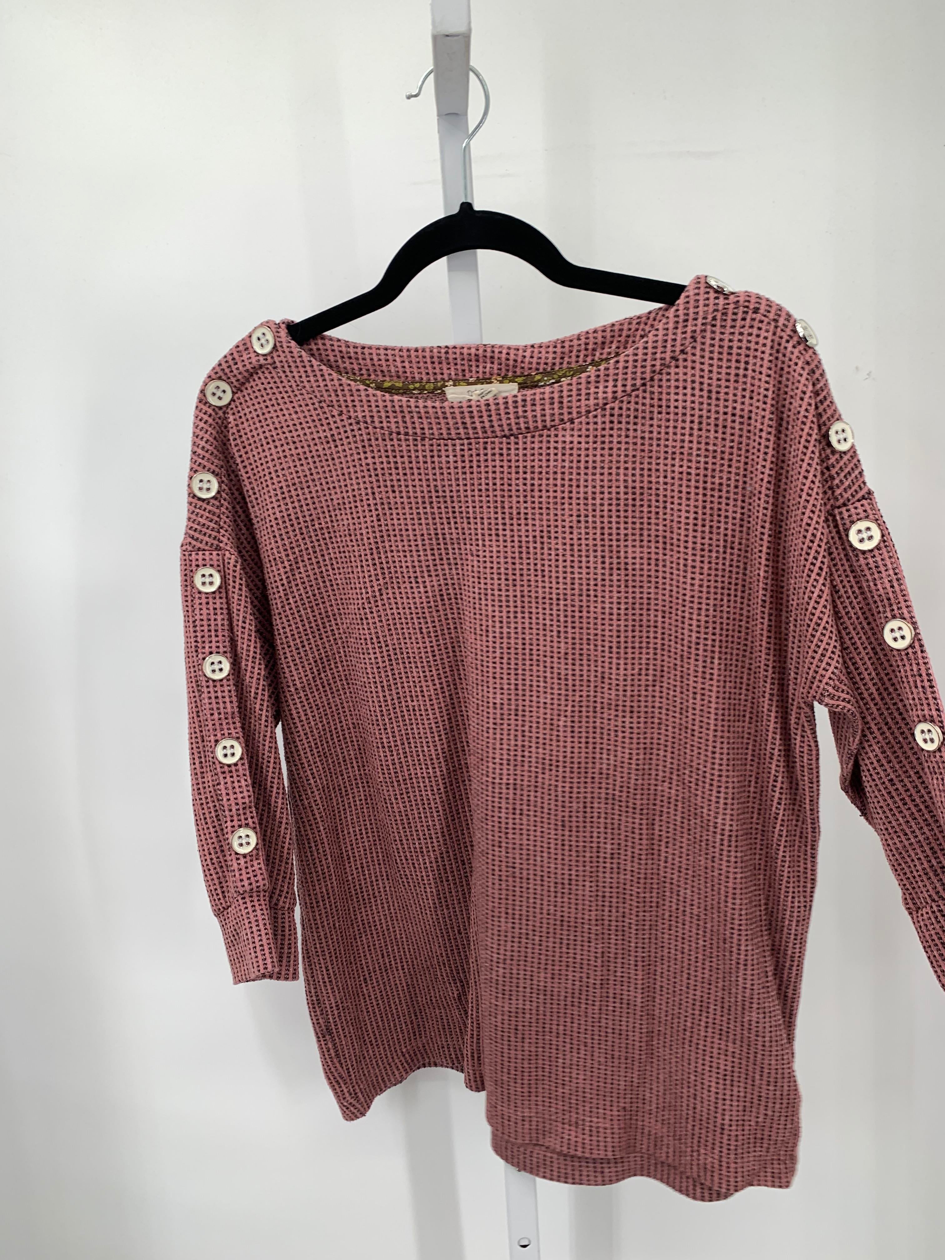 Size Medium Misses 3/4 Sleeve Shirt