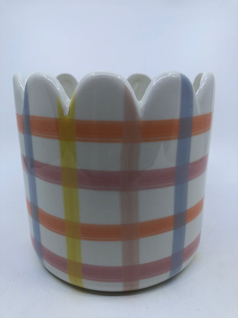 COLORFUL PLAID PLANTER W/ SCALLOP EDGE.