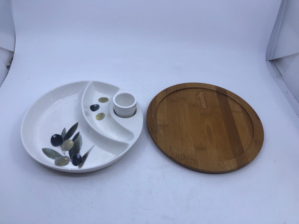 OLIVES DIVIDED SERVING PLATTER W/TRAY.