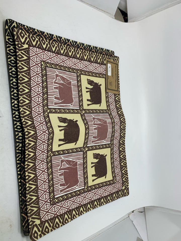 4 SAFARI ANIMALS PATTERN PLACE MATS W/ TAGS.