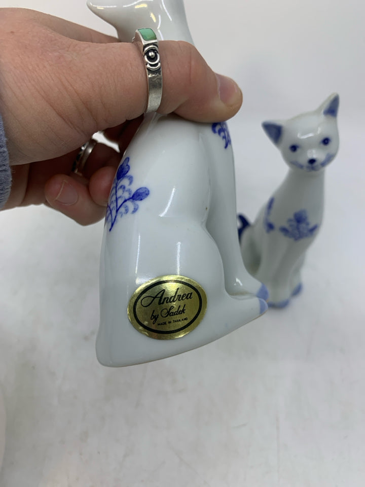 2 CERAMIC BLUE/WHITE FLORAL SITTING CATS.