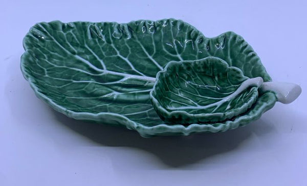 VTG GREEN FOOTED TEXTURED LEAF PLATE W DIP BOWL.