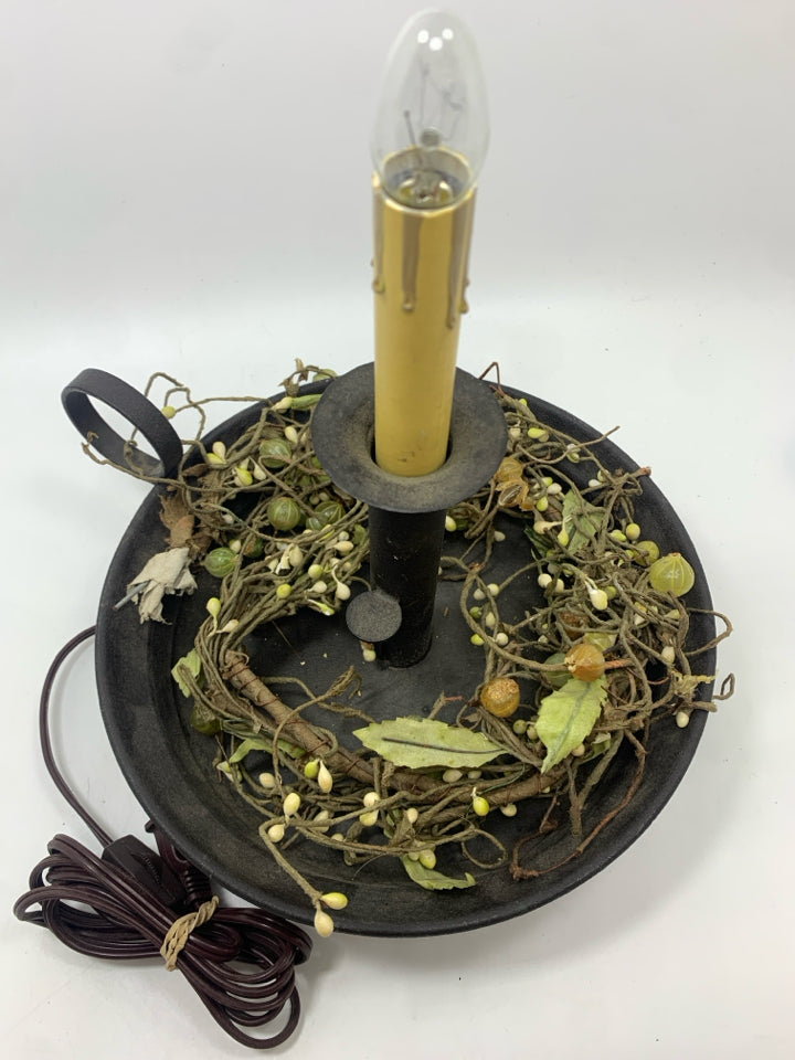 PRIMITIVE METAL PAN CANDLE LIGHT W/PIP BERRIES.