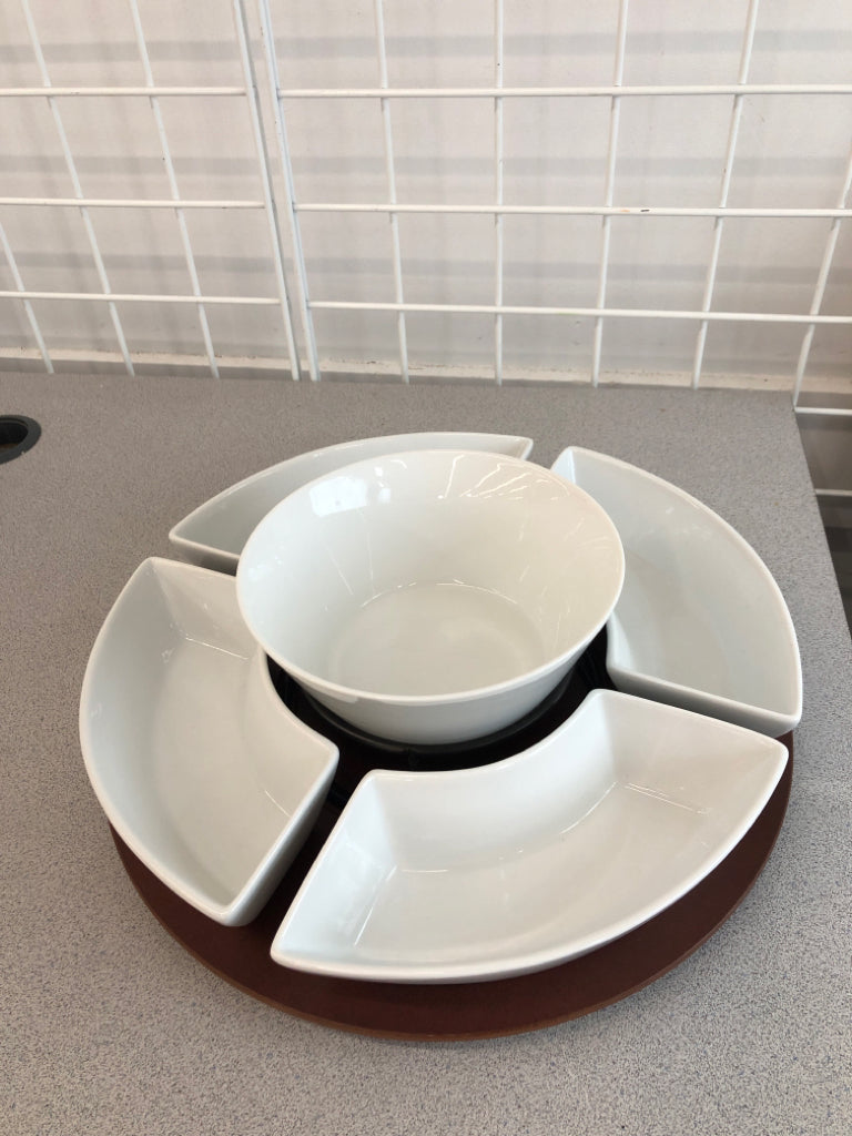 6PC WHITE CERAMIC SERVING SET ON WOOD TRAY.