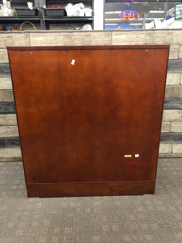 SHORT DARK WOOD 3 DRAWER DRESSER.