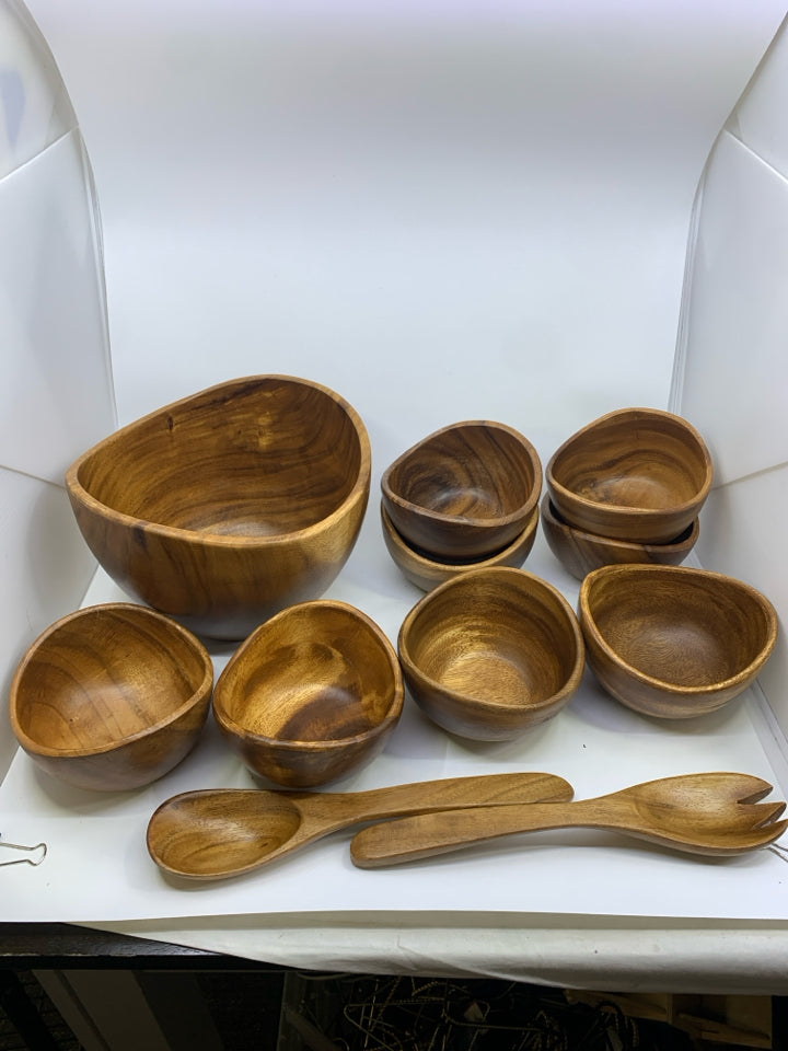 11 PC WOOD BOWL SALAD SET.