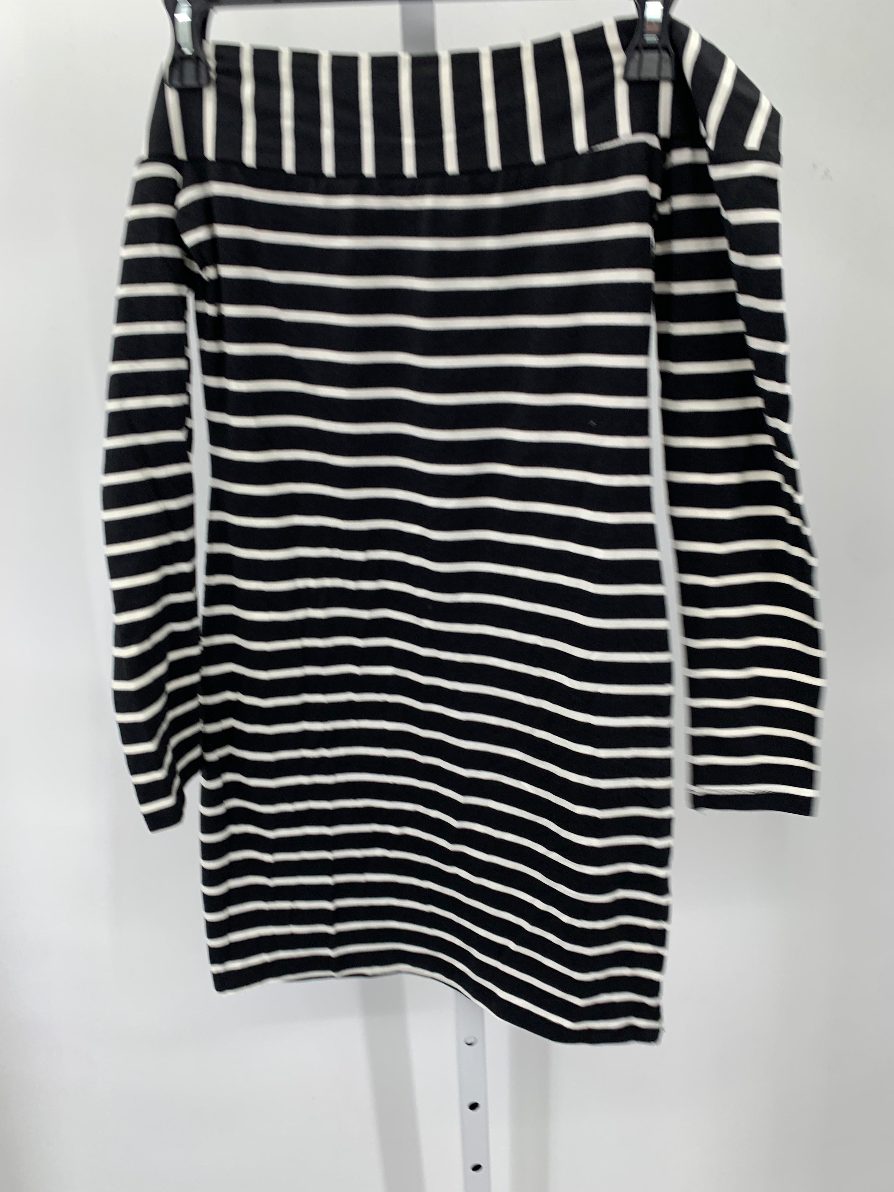 Heart & Hips Size Medium Juniors Long Sleeve Dress