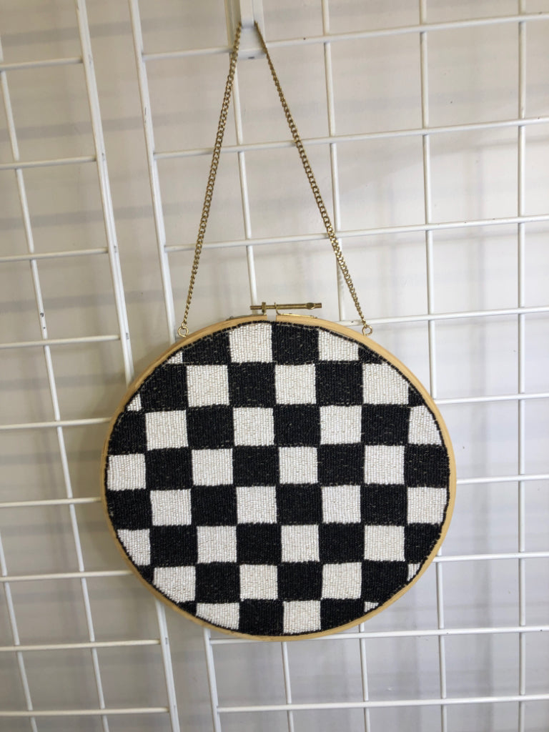 CHECKER PRINT BEADED ROUND WALL HANGING.
