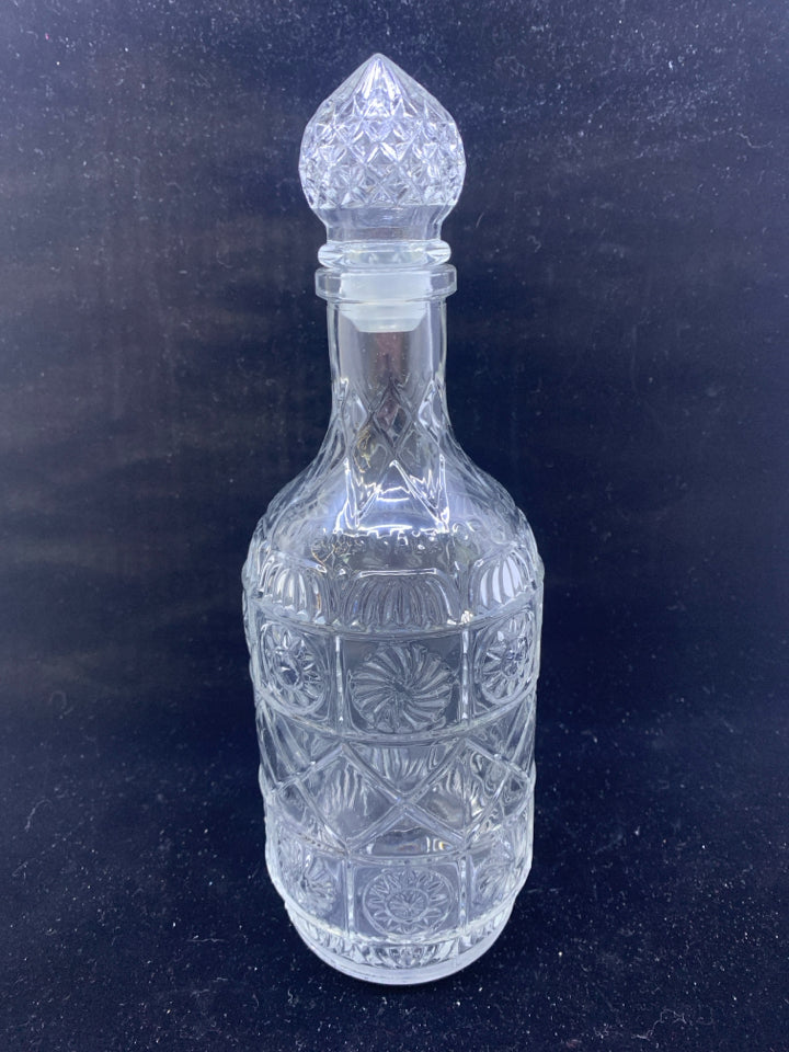 EMBOSSED GLASS DECANTER W BALL TOP.