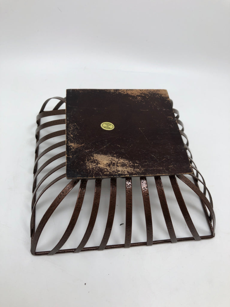 SQUARE BROWN METAL BASKET.