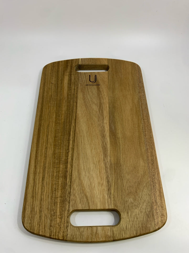 ACACIA WOOD CHEESE BOARD IN BOX.