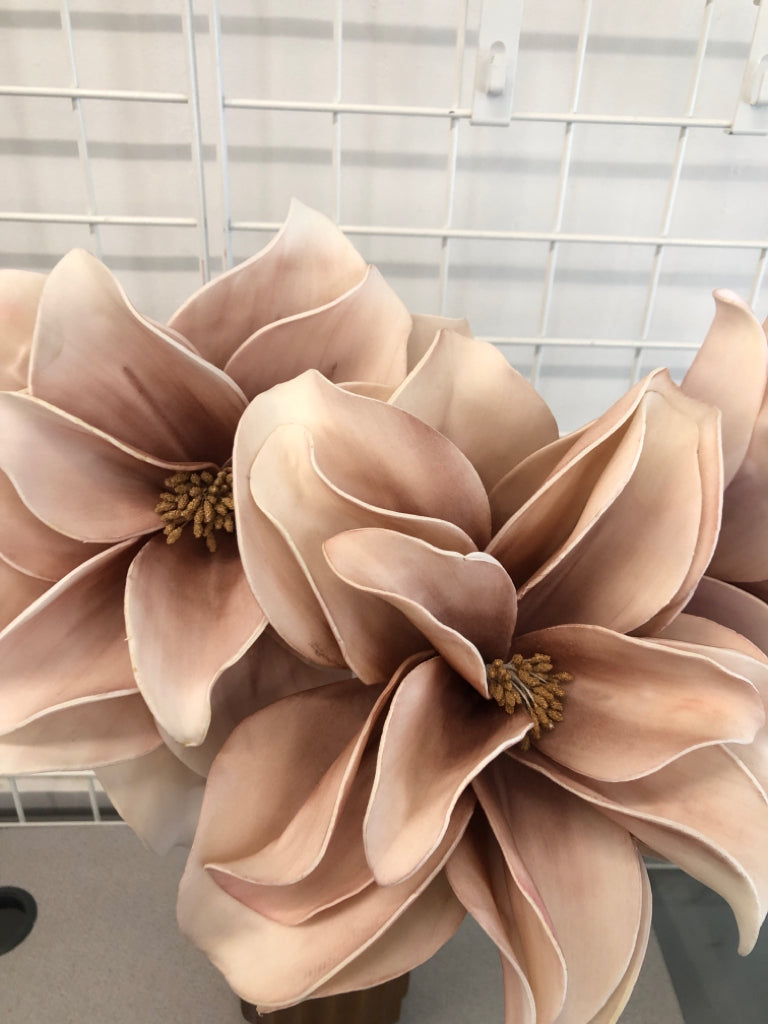 PINK FOAM FLORALS IN WOOD VASE.