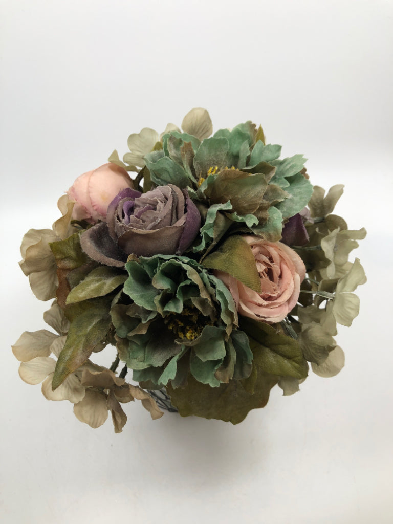 MUTED FAUX FLORALS IN GLASS/WIRE JAR.