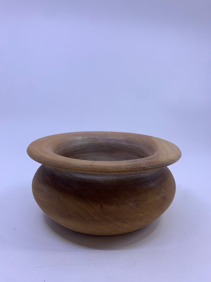 WOOD BOWL W/ METALLIC INSIDE.