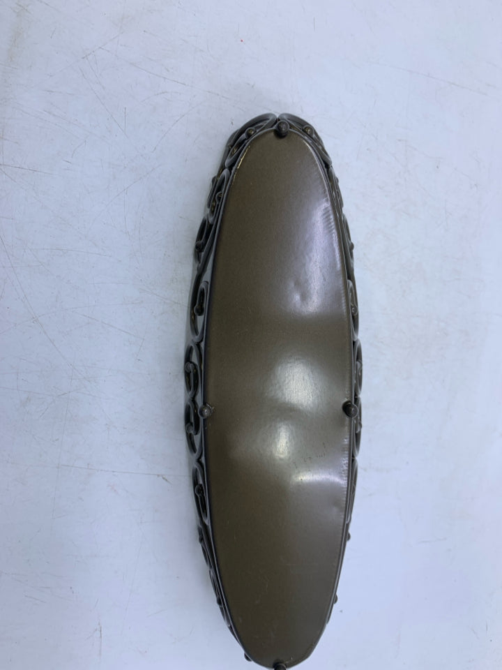 SMALL METAL OVAL SERVER.