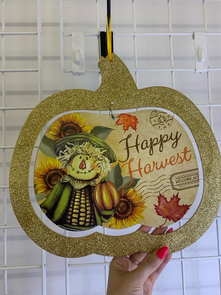 GLITTER PUMPKIN HAPPY HARVEST DOOR HANGING.