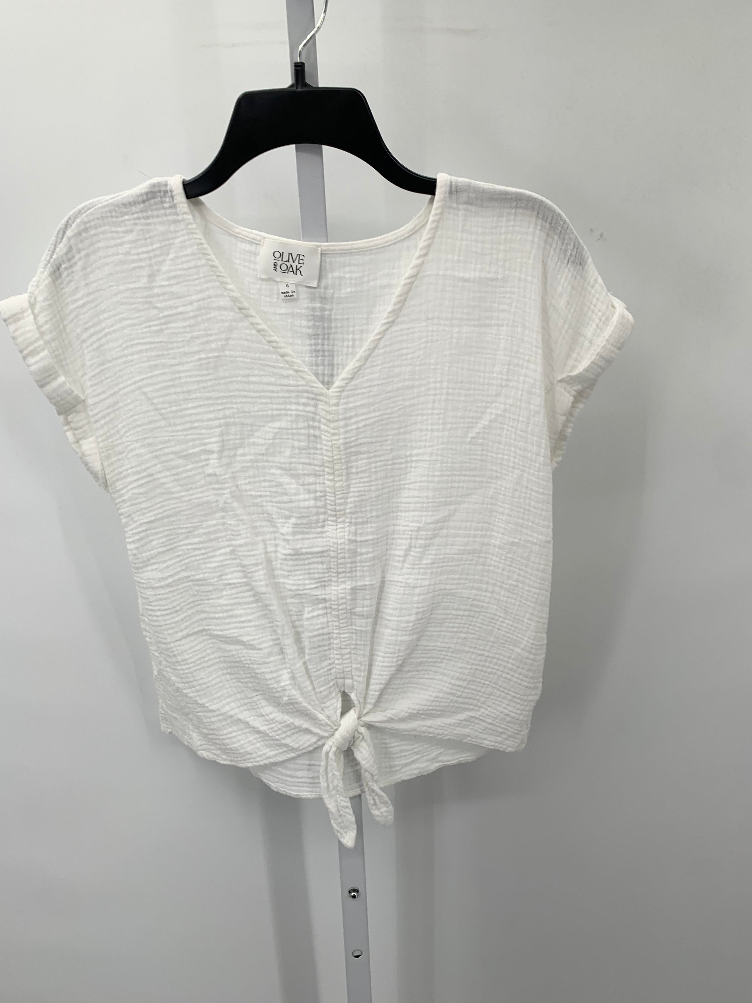 Olive & Oak Size Small Juniors Short Sleeve Shirt